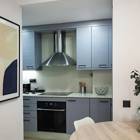 Cozy Les Corts Apartment Barcelona